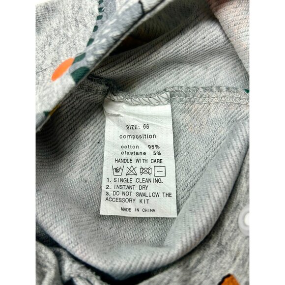 Size 6 Month - Grey Hooded Romper w/ Dinosaurs, Camo Pants, Green‎ Bodysuit - Picture 12 of 13